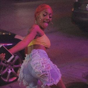 Meet your Posher, Arielle